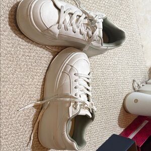 White lifted Casual Sneakers